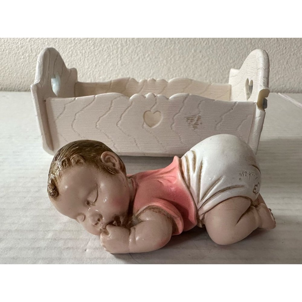 LUCCHESE Resin Baby In Diaper Sucking Thumb Italy w/Cradle **READ**